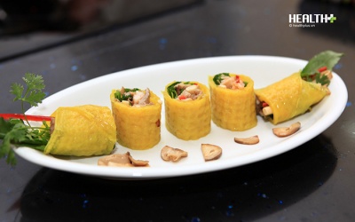 Bố vào bếp đãi cả nhà: Bánh xèo cuộn mềm thơm ngon, lạ miệng