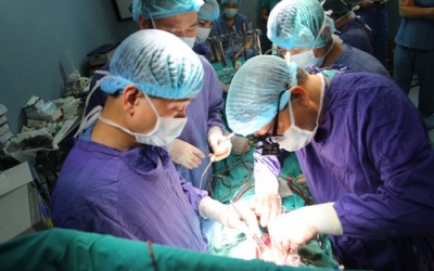 Nửa ngày suy nghĩ, người mẹ đồng ý hiến tạng con trai chết não