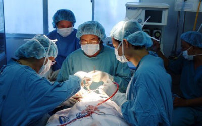 Gắp viên bi khỏi vùng kín bé gái 9 tuổi
