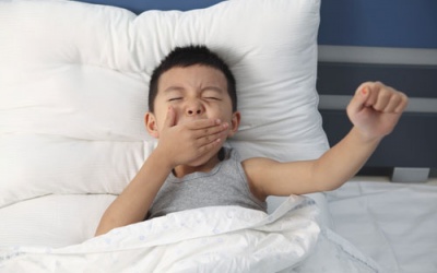 Làm cách nào để con ngủ sớm, dậy sớm đi học?