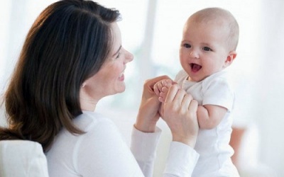 Cách giúp con phát triển kỹ năng giai đoạn 8 - 12 tháng tuổi 