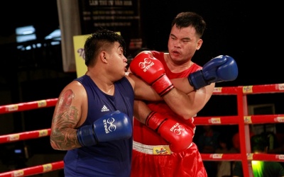 Trận đấu boxing ngoại hạng của những gã khổng lồ
