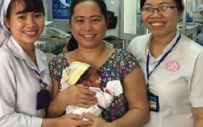 Giọt nước mắt vui sướng khi con sinh cực non hồi phục như một phép màu