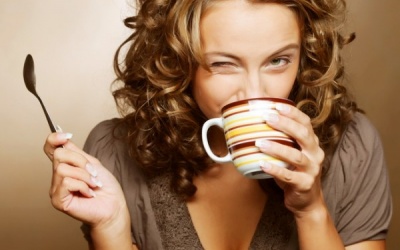 Uống nhiều cà phê khiến vòng 1 của chị em có nguy cơ xẹp lép?