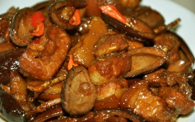 Trám đen kho thịt – món ăn dân giã, thấm đẫm hương vị quê nhà. 