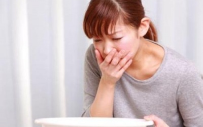 Nôn ra dịch màu xanh cảnh báo bệnh gì?
