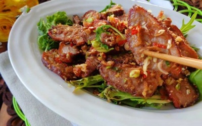 Cay cay thơm ngon món vịt chiên giòn xóc hành sả