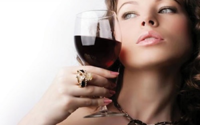 1 ly rượu mỗi ngày cũng làm giảm khả năng sinh sản ở nữ giới