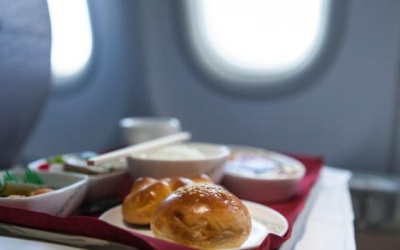 Khi đi máy bay nên nói 'không' với những thực phẩm này!