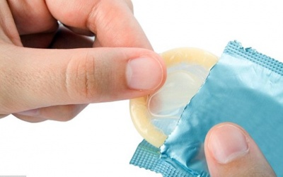 Cặp tình nhân gặp họa bởi sex với túi nilon thay bao cao su