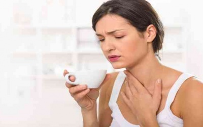 4 cách tự nhiên giúp bạn đối phó với tình trạng đau họng