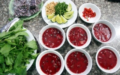 Bệnh nhân mắc bệnh lạ sau ăn tiết canh vịt đã chết