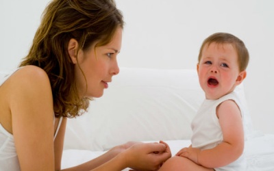 Làm gì khi bé bị nứt hậu môn do táo bón?