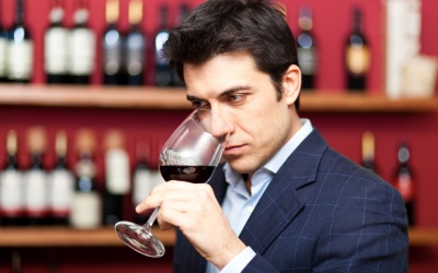 Người chuyên thử nếm rượu vang khó bị bệnh Alzheimer?