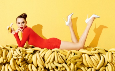 Giảm khó chịu trước kỳ kinh nguyệt nên ăn và không ăn gì?