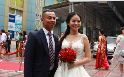 Đám cưới Chí Anh: Áo dát vàng 6.000 USD, siêu xe 7 tỷ và...