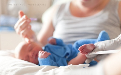 Mẹ bầu có nên thực hiện sàng lọc sơ sinh cho con sau sinh?