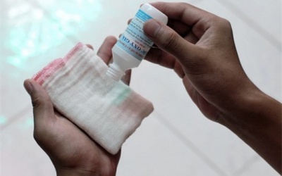 Cồn, oxy già: Mua dễ, dùng không dễ