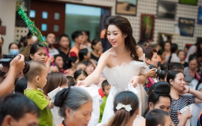 Hoa hậu Mỹ Linh: Mọi người quá nặng lời về chiếc váy của tôi