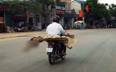 Đôi chân người đã khuất