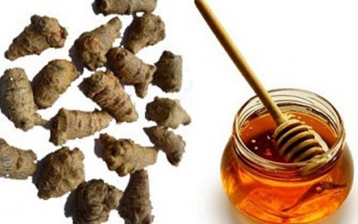 Trẻ bị mất ngủ có nên dùng tam thất trộn mật ong?