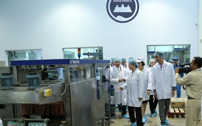 Đoàn đại biểu Quốc hội thăm nhà máy sữa Vinamilk tại Campuchia