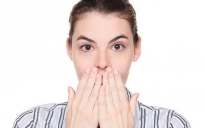 Bị nấc, nấc cụt kéo dài phải làm sao?