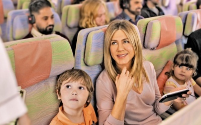Jennifer Aniston trở lại trên chuyến bay Emirates