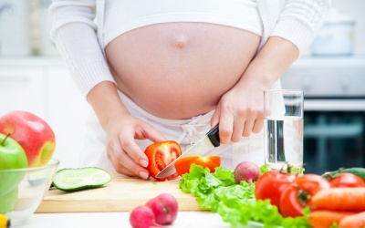 Những đồ ăn, thức uống mẹ bầu nên tránh 