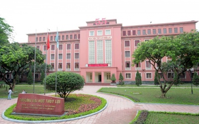 Nam sinh Đại học Thủy lợi rơi từ tầng 7 xuống đất