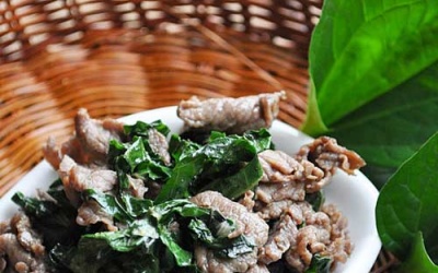 Thịt bò xào lá lốt, chẳng bổ dọc cũng bổ ngang