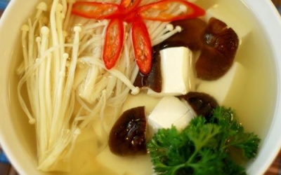 Canh đậu phụ nấm tươi nhẹ bụng