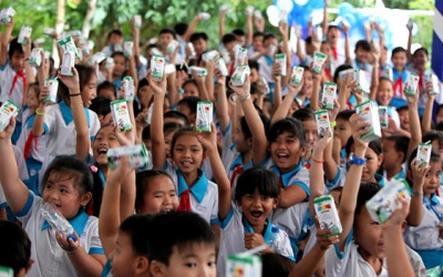 1.000 trẻ em nghèo Cần Thơ được uống sữa miễn phí