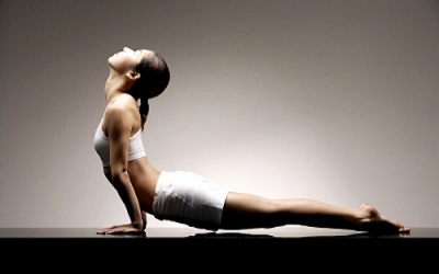 4 tư thế yoga giúp bạn cải thiện 'chuyện ấy'