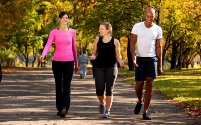 Đi bộ sau ăn giúp bệnh nhân đái tháo đường ổn định đường huyết