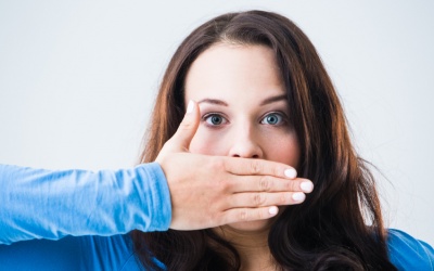 Lợi chảy mủ và có mùi hôi do đâu?