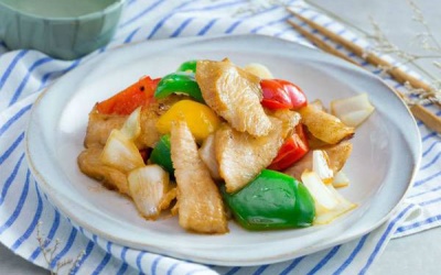 Ngon & lạ: Thịt lợn tẩm mật ong xào ớt chuông