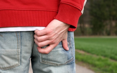 Chảy mồ hôi mông là vì sao?