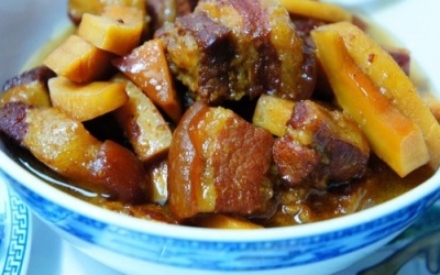 Cơm chiều giản dị với thịt ba chỉ kho dừa 