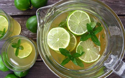 Có nên cho chanh vào nước trà xanh?