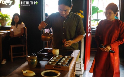 Cùng học bí quyết pha trà ngon với nghệ nhân Trà