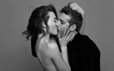 Liệu bạn có thể bị nhiễm Zika qua đường... hôn?