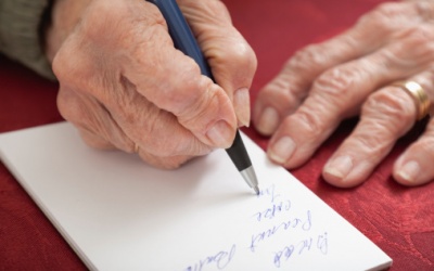 Run tay khi viết dùng Vương Lão Kiện có giảm run không?