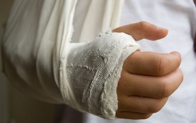 Suýt mất cánh tay do tắc động mạch vì tưởng đau xương khớp