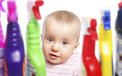 Làm gì khi trẻ nuốt phải chất độc?