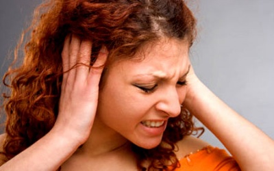 Đau tai khi đi máy bay phải làm sao?