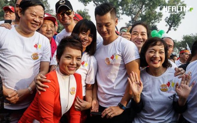 Hoa hậu Mỹ Linh, MC Phan Anh cùng chạy vì trẻ em Hà Nội 2016