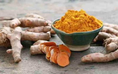 Giảm khó tiêu, đau họng, ho và cảm lạnh chỉ bằng... nghệ