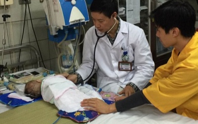 Nhiệt độ ngày - đêm chênh lệch cao: Trẻ nhập viện 3 lần/tháng vì viêm phổi