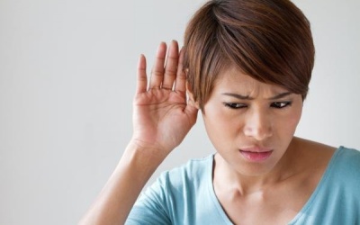 Phụ nữ thường uống paracetamol hoặc ibuprofen có nguy cơ bị điếc cao